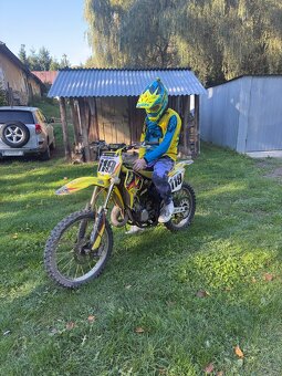 Suzuki rm 125 2T v zábehu - 12