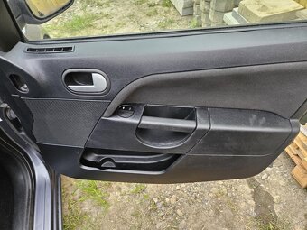 Ford Fiesta - 12