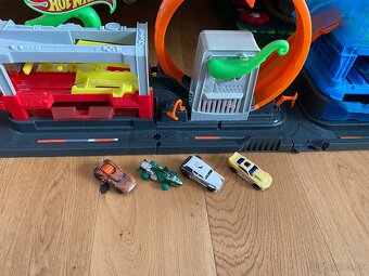 Hot Wheels Utok chobotnice - 12