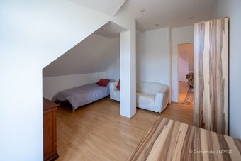 Nevšedný dom vhodný na bývanie aj podnikanie - 12