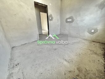 REZERVOVANÉ Priestranný rodinný dom v obci Rudnianska Lehota - 12