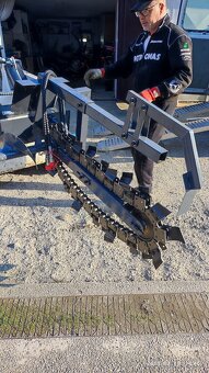 Univerzálni mini nakladač - 12