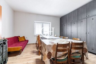 MOKRANCE- ZREKONŠTRUOVANÝ DOM-821 M2 POZEMOK - 12