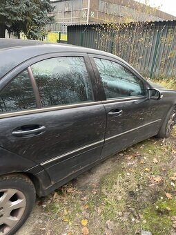 Mercedes Benz w203 2.0d 2003 sedan - 12