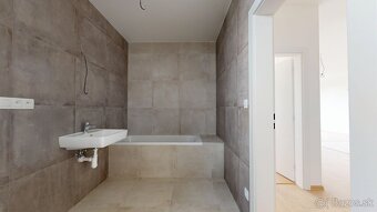 PINK Reality POSLEDNÝ VOĽNÝ DOM NA PREDAJ Moderné a pokojné - 12