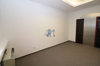 Posledná kancelária na prenájom - 12