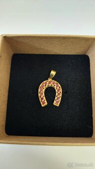 Zlatý prívesok so zafírmi a rubínmi - 12