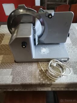 PREDAM PROFESIONÁLNE GASTRO NAREZOVE STROJE-KRAJAČE NS301 - 12