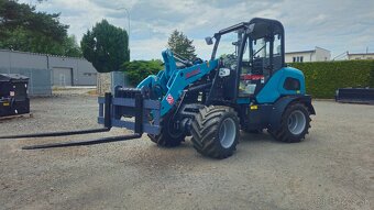 nakladač, kloubák, motor 50 Hp Kubota, 4 válce, - 12