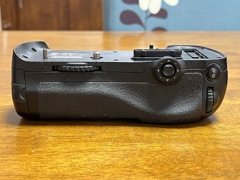 Nikon D810 + MB-D14 - 12