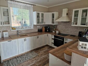 4-izbový bungalow - 100m2 + terasa 18 m2, pozemok 796 m2, Ko - 12