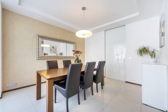 Luxusný 4iz RD v Trnave - nadčasový dizajn a perfektná lokal - 12