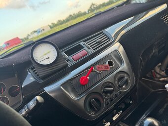 Mitsubishi Lancer Evo IX - 12
