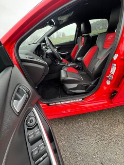 Ford Focus ST - 12