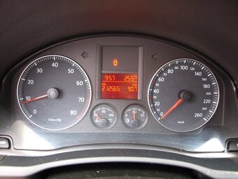 Volkswagen Golf 1.6 FSI Trend - 12