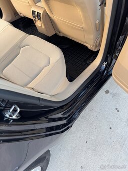 Volkswagen Passat B7 Sedan - 12