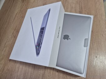 MacBook Pro (13-inch, 2019) /Core-i5/16GB RAM/256GB SSD - 12