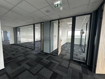Moderné kancelárske priestory - 660 m2 - na Juhu - 12