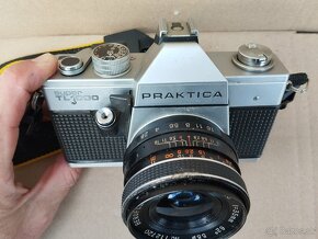 Starý fotoaparát Praktica super TL 1000+ příslušenství - 12