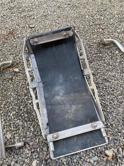 kryt motora a spodné padacie rámy a kryt chladiča KTM 690 - 12