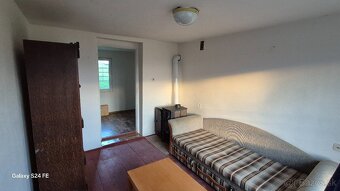 Chatka neďaleko Hrona v krásnej prírode - 12