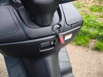 Suzuki Burgman 125cm r.v 2017 - 12