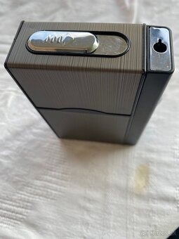 Puzdro na cigarety so zapalovačom - 12