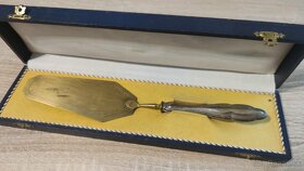 Staré veci z pôdy-staré figúrky, kordy, kalamar, šachovnice - 12