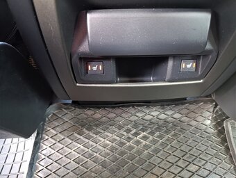 Land Rover Discovery 3.0 TDV6 SE - 12
