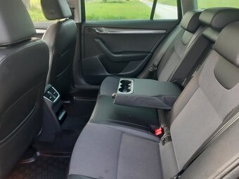 ŠKODA OCTAVIA COMBI 2,0 TDI DSG - 12