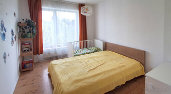 Slnečný 5i rodinný dom so zadnou stavbou - 12