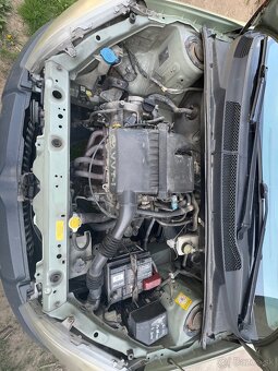 Toyota Yaris p1 (nahradne diely v celku) - 12