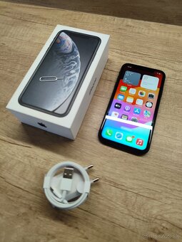iPhone XR - super stav / v záruke - batéria 97% - 12