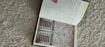 harry potter set (plášť,vajce,prutik,kravata,zlata strela... - 12