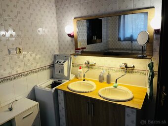 Krásny priestranný rodinný dom s výmerou 1 100 m2 PO, Svinia - 12