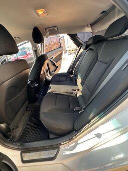 Hyundai i 40 cw - 12