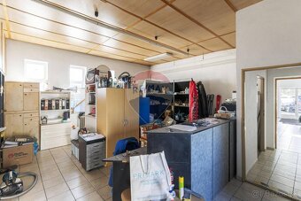 PREDAJ : Polyfunkčná budova 597 m2, pozemok 854 m2, Trnavská - 12