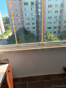 REZERVÁCIA4i zrekoštr.byt so zariadením,Hrobákova ul., 5p., - 12