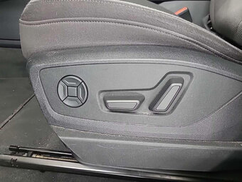 Audi Etron 50 quattro - 12