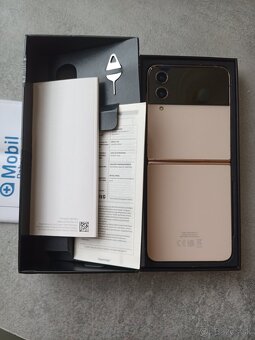 Samsung Galaxy Z Flip 4 - 12