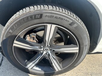 Volvo XC90 4x4 2.0 b5d 235 k R design 7 miestna verzia - 12