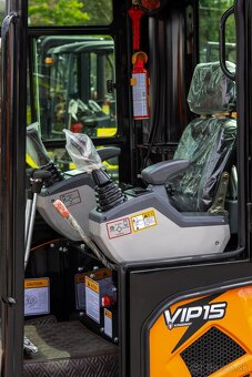 Minibager VIP15 s kabinou – Silný stroj s plným komfortem - 12