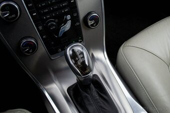 Volvo V70 D5 2.4L, 158KW - 12