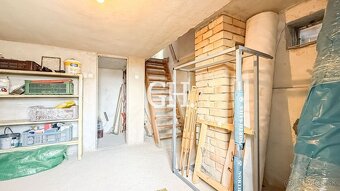 Váš kúsok prírody: Stavebný pozemok (393 m²) s chatkou v Baš - 12