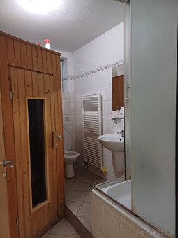 PRE ROBOTNÍKOV. Prenájom 3i byt v dome Železničná ul.Rovinka - 12