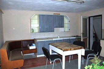 Dvojpodlažný rodinný dom z roku 1995 na okraji obce - Kosihy - 12