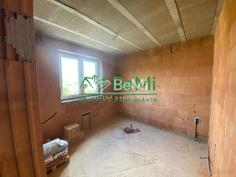 „ pod ZOBOROM“ Nitrianske Hrnčiarovce rodinný dom hrubá stav - 12