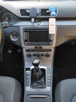 Volkswagen Passat Variant 2.0 TDI 4MOTION - 12