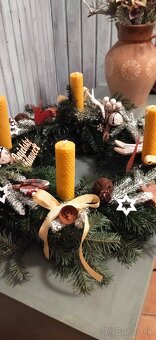Adventný veniec zo zivej čačiny ,voňavý so sviečkami - 12