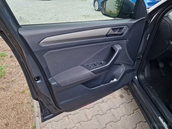 Volkswagen T-Roc 1.0 TSi Style M6 110k (benzín) - 12